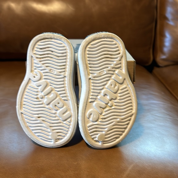 White Children’s native shoes slip on excellent used condition - Picture 3 of 3